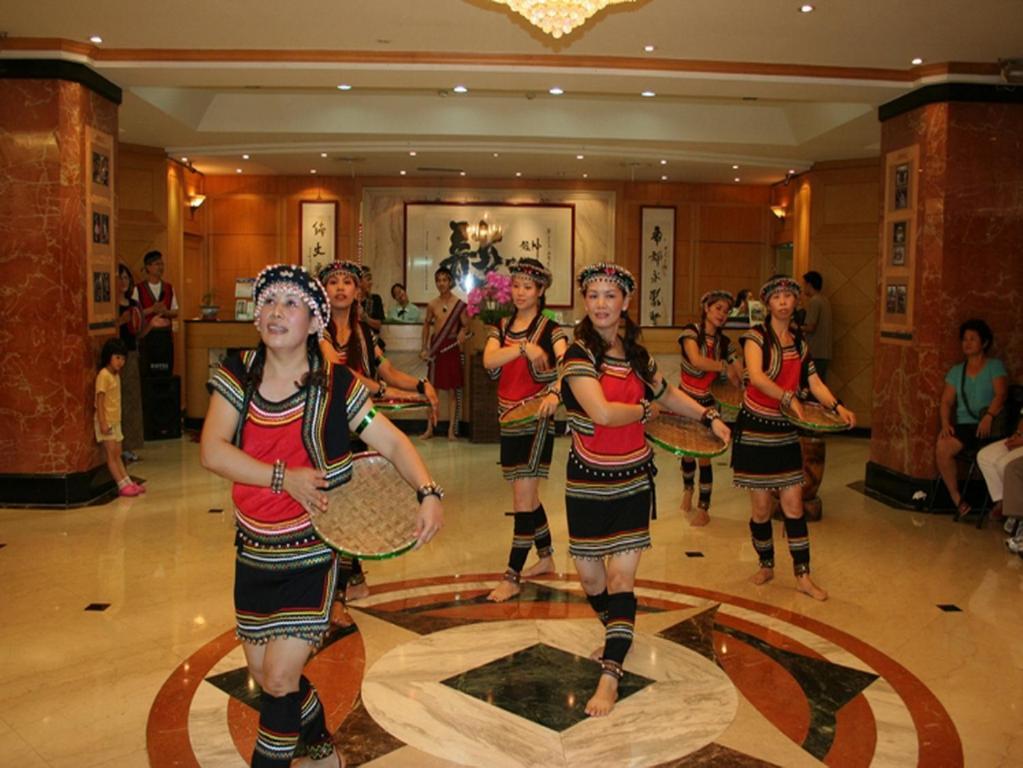 Dongpo Ti Lun Hotel Xinyi Exterior foto